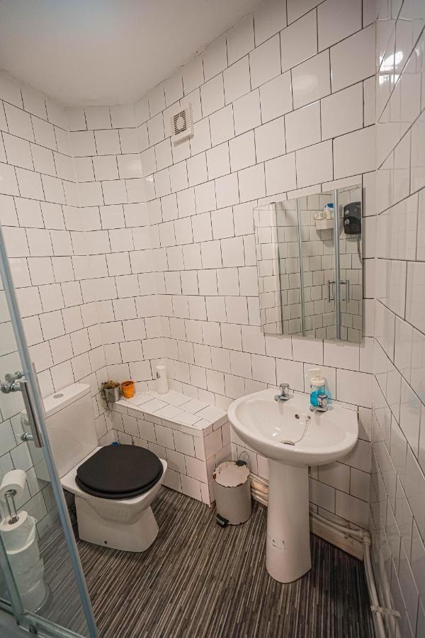 Private And Spacious 2 Bedroom House - Free Parking! Cardiff Exterior photo