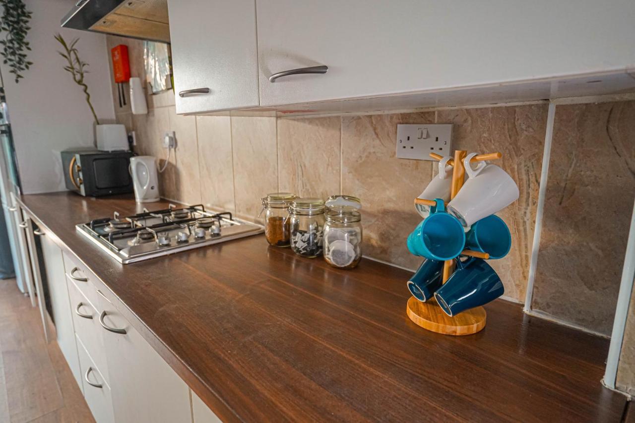 Private And Spacious 2 Bedroom House - Free Parking! Cardiff Exterior photo